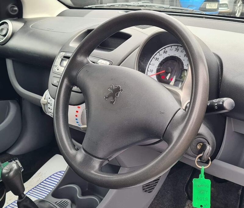 PEUGEOT 107