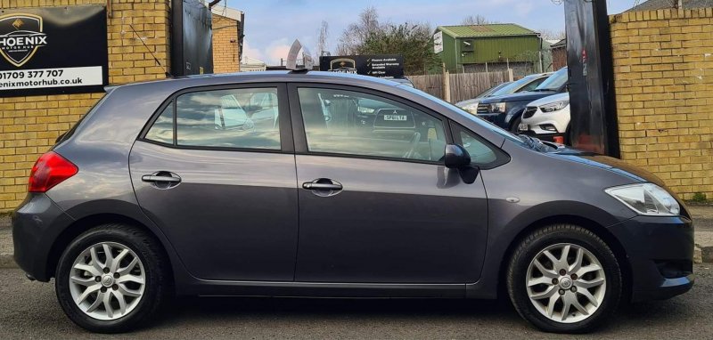 TOYOTA AURIS