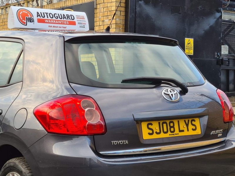 TOYOTA AURIS