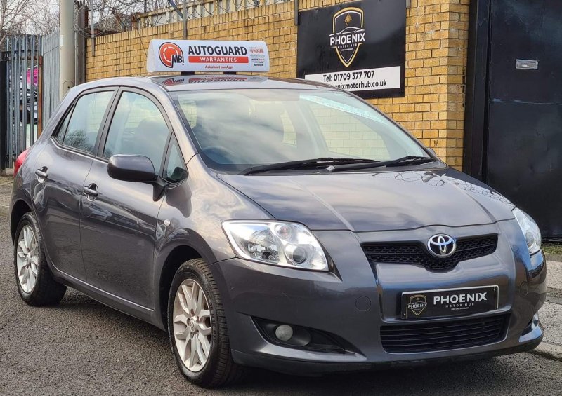 TOYOTA AURIS
