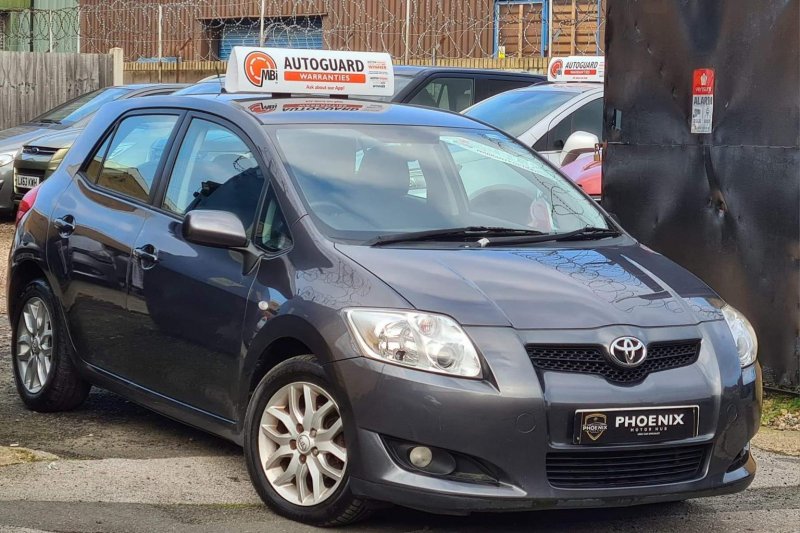 TOYOTA AURIS