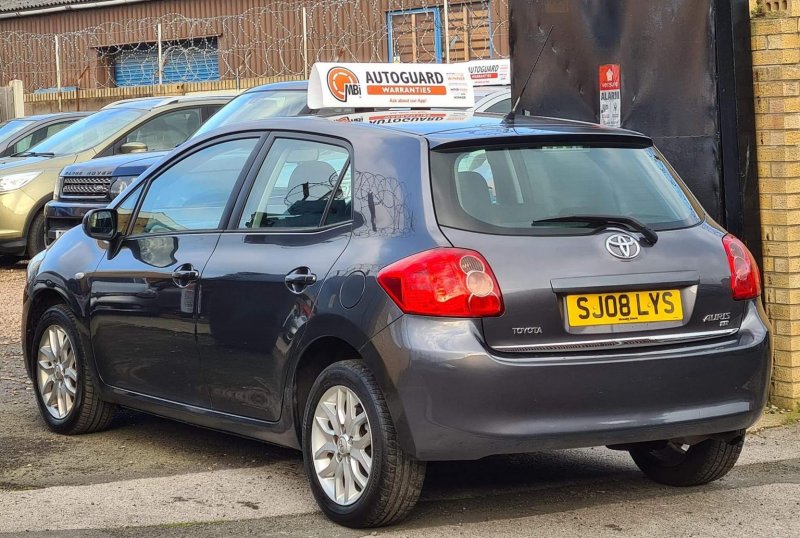 TOYOTA AURIS