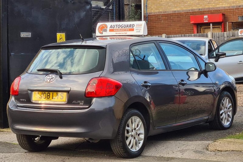 TOYOTA AURIS