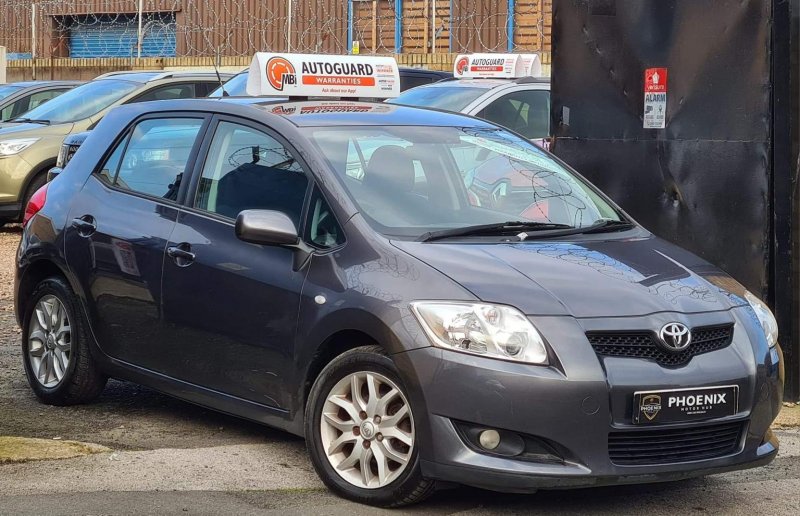 TOYOTA AURIS