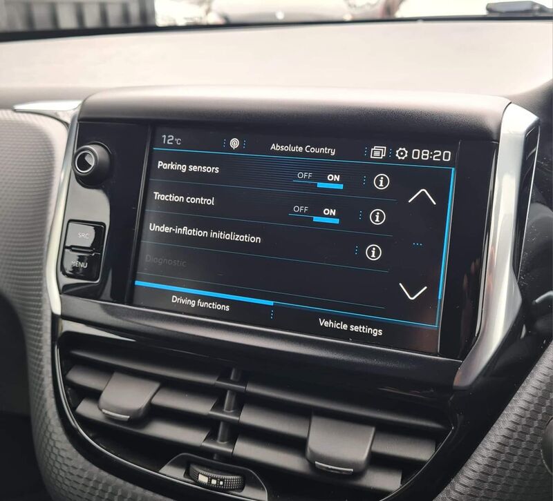 PEUGEOT 208