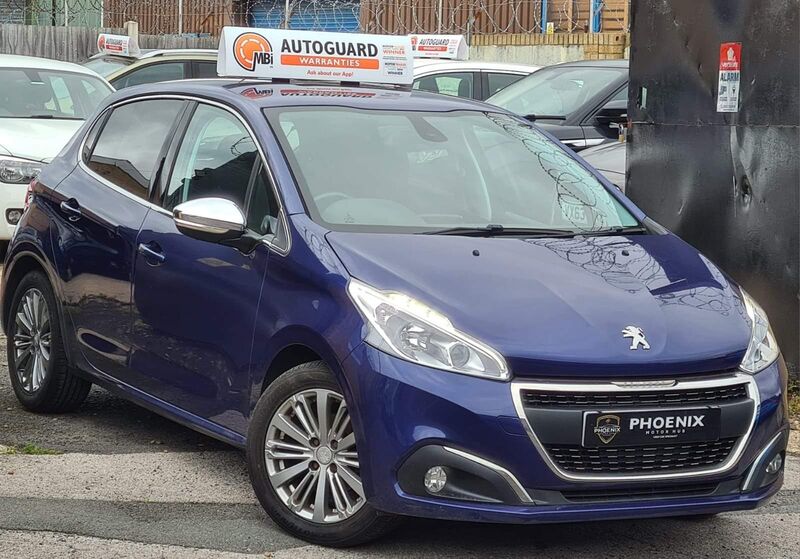 PEUGEOT 208